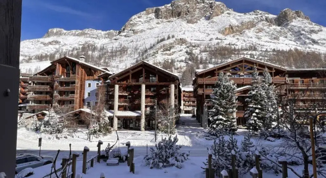 Семейный номер Standard Everest Hotel
