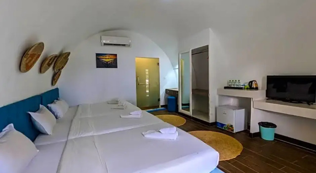 Трёхместный семейный номер Standard с видом на море Tube Resort by EHM