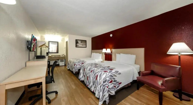 Четырёхместный номер Deluxe с видом на бассейн Red Roof Inn Ft Myers