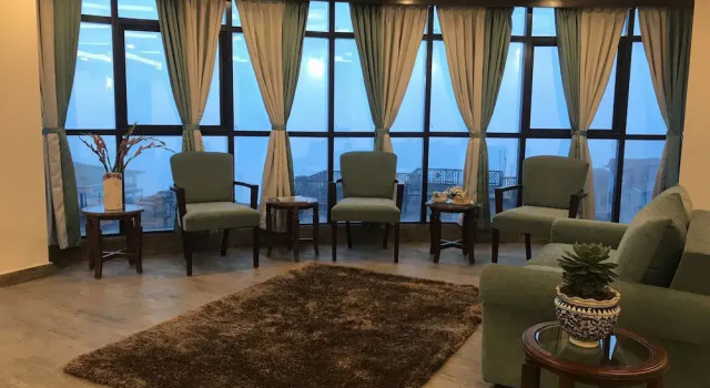 Yashshree Jai Hotel & Banquet, Забронировать Отель Дарджилинг East Zone, рядом с Храм Махакал Мандир