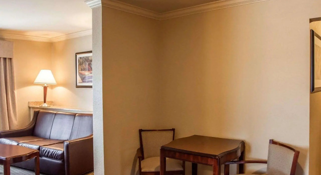 Двухместный люкс Spark by Hilton Cincinnati Fairfield