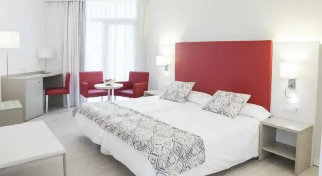 Семейный номер Standard с балконом Hotel Alay