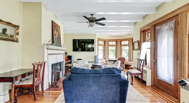 Spacious Victorian Home With Mountain Views And Lots Of Fun Extras!! 5 Bedroom Farmhouse by RedAwning, Prenota Casa vacanze Rosendale Ulster County
