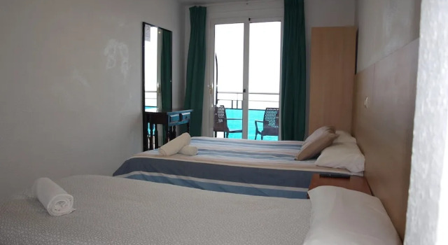 Трёхместный номер Standard Hostal Mozaik Lloret