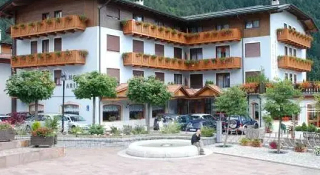 Полулюкс Ariston Lake View Hotel