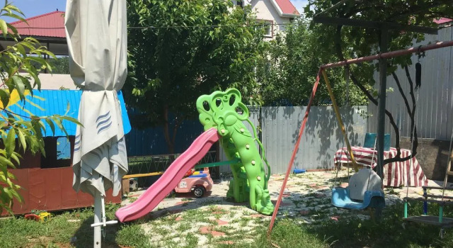 Guest House Svetlana, Забронировать Гостевой дом Отели Побережья Анапы с парковкой, Парковка