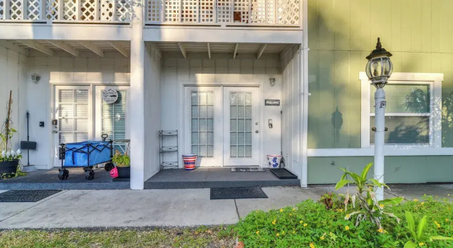5 Mi to Beaches: Seminole Retreat w/ Balcony, Book Lejlighed Hoteller i Seminole med parkering, Parkering