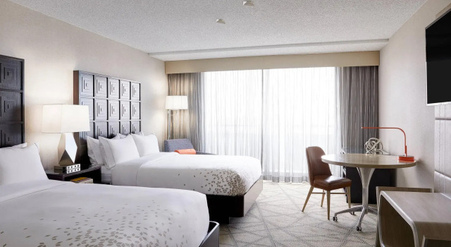 Четырёхместный номер Standard с балконом Renaissance Denver Hotel & Conference Center