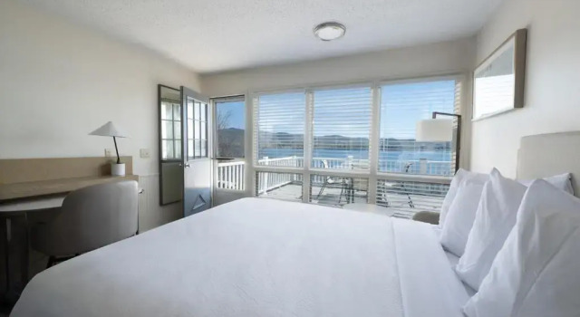 Четырёхместный номер Standard с видом на озеро Depe Dene Lakeside Resort