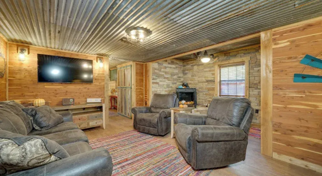Коттедж Private Hot Tub & Deck! Cabin Near Broken Bow Lake