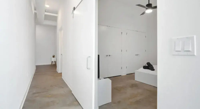 Ballpark Luxury Loft Steps from Arch, Забронировать Апартаменты/квартира Отели Сент-Луис с бассейном, рядом с Католическая церковь Св. Марии Торжествующей, Бассейн