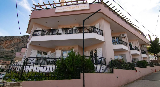 Malvasia Corner Studios - ex Romeos House, Prenota Affittacamere Hotel a Peloponneso con parcheggio, Parcheggio