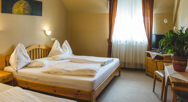 Трёхместный номер Standard Hotel Karin