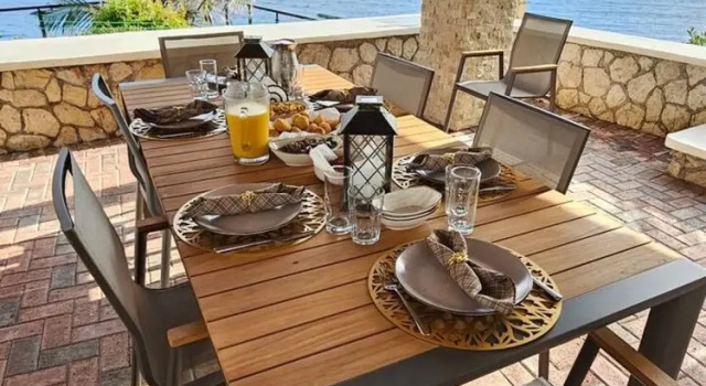 Вилла Breathtaking Oceanfront Luxe Villa in Tower Isle Jacuzzi Pool Fully Staffed