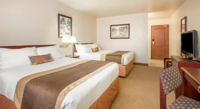 Camera quadrupla Standard Gold Circle Inn