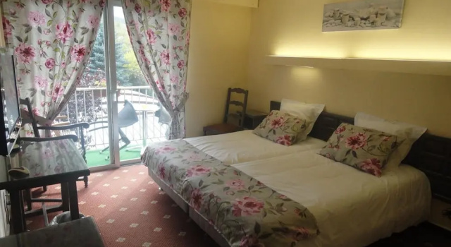 Трёхместный номер Comfort Logis Hotel Restaurant Chez Planes