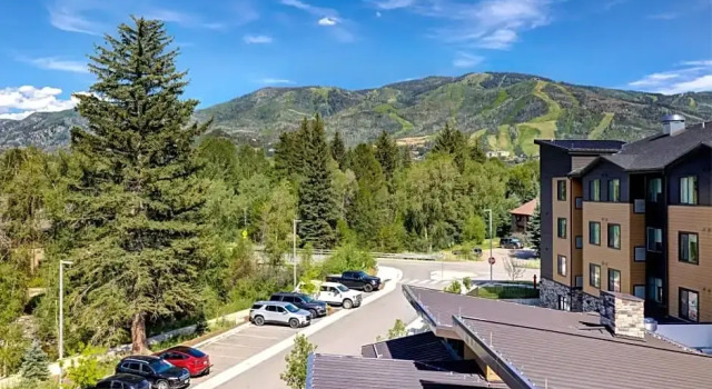 Люкс с 2 комнатами с видом на горы Residence Inn by Marriott Steamboat Springs