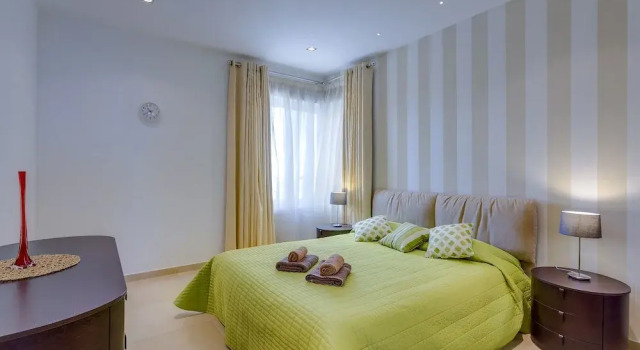 Luxury Seafront Oasis in Central Sliema with Pool