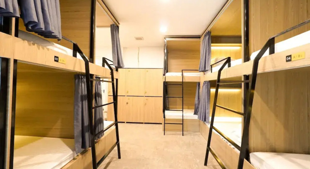 Кровать в общем номере (женский номер) с балконом MOTOGO Hostel