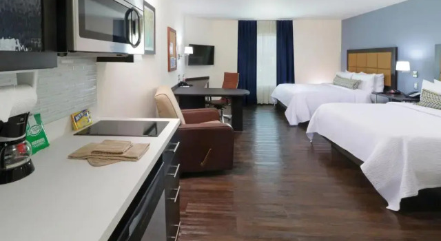 Четырёхместный номер Deluxe Candlewood Suites - Celaya by IHG