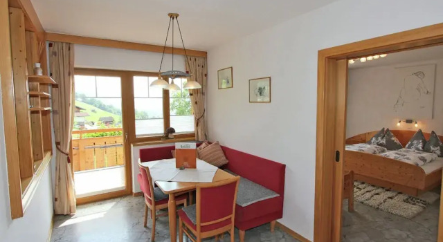 Spacious Apartment With Garden in Tyrol, Забронировать Апартаменты/квартира Апартаменты Тироля, Апартаменты/квартира