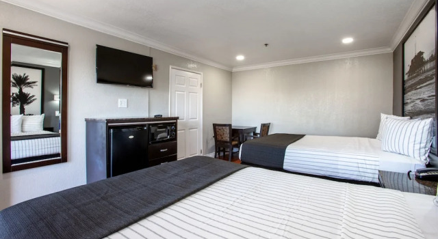Двухместный номер Standard с балконом Elev8 Hotel Los Angeles, LAX
