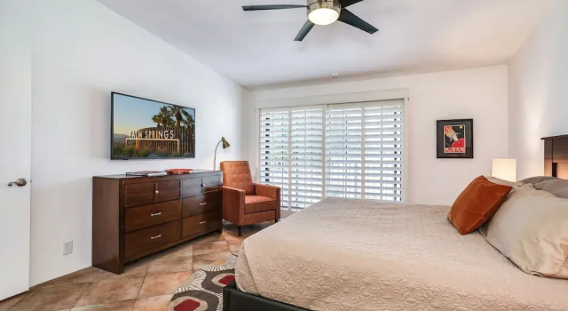 Sunny 2BR Palm Springs Condo by RedAwning, Забронировать Апартаменты/квартира Апартаменты Палм-Спрингса, рядом с Palm Springs Mall Shopping Center, Апартаменты/квартира