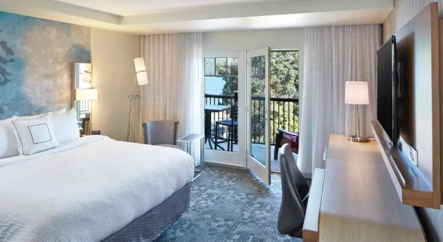 Номер Standard с балконом Courtyard by Marriott Lake George