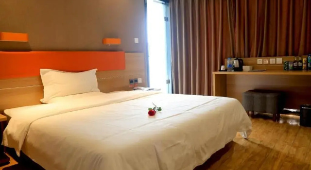 Номер Standard 7Days Premium Neijiang Wanda Square