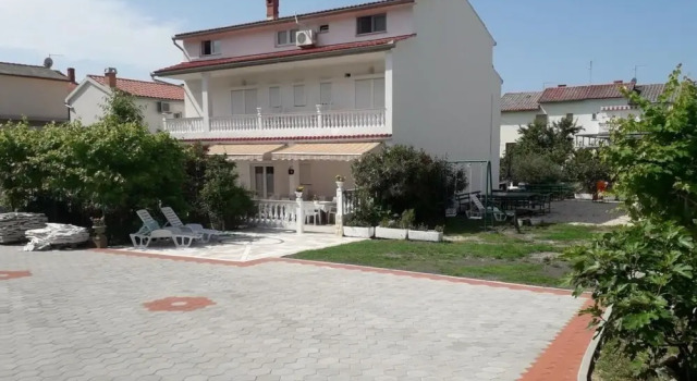 Mili - 250 m From sea - A2 Tina, Varaa Hotelli Hotellit Kvarner Islands uima-altaalla, Uima-allas