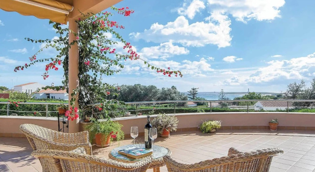 Вилла с 4 комнатами с видом на море Villa Betonia