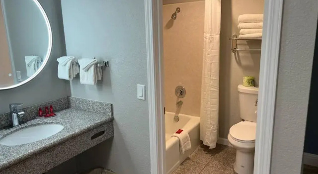 Номер Standard Comfort Inn near Hearst Castle - Cambria