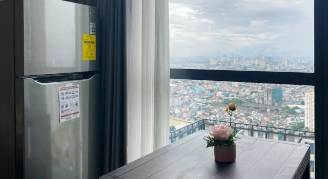Студия Century Spire Makati