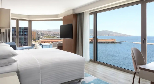 Двухместный полулюкс с видом на море Izmir Marriott Hotel