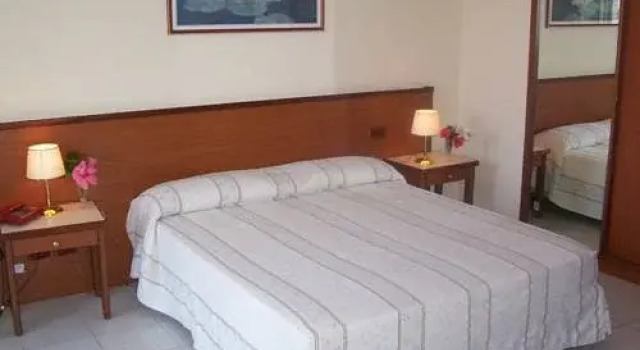 Saint George Hotel Club, Buchen Sie Hotel Gioiosa Marea Sizilien
