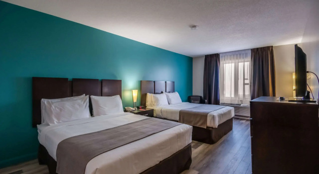 Четырёхместный номер Standard Econo Lodge Inn & Suites