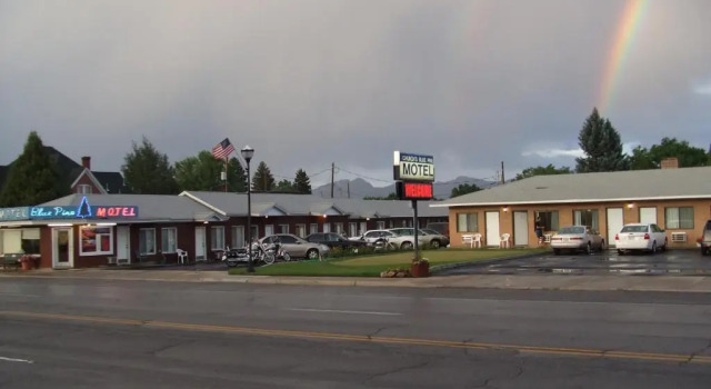 Blue Pine Motel, Забронировать Мотель Мотели Пангич, рядом с Мемориальная больница Garfield, Мотель