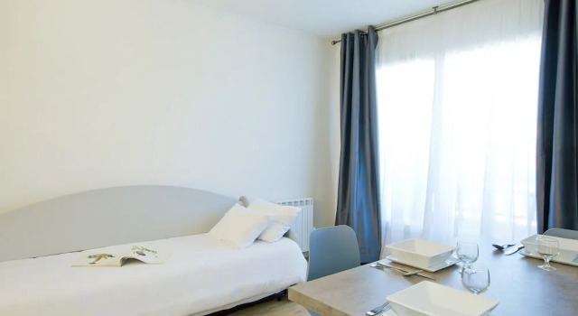 Апартаменты Comfort Brit Hotel Confort Lannion Centre Gare