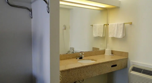 Четырёхместный номер Standard Deluxe Inn