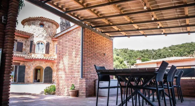 Коттедж с 4 комнатами Casa Petit Castell