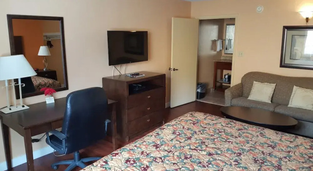 Camelot Inn