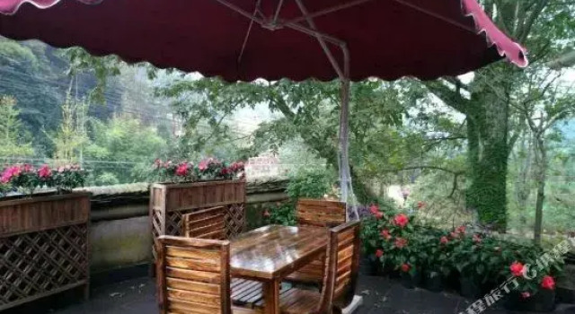 Ya'an Yijia Coffee Inn, Prenota Hotel Ya'an Sichuan