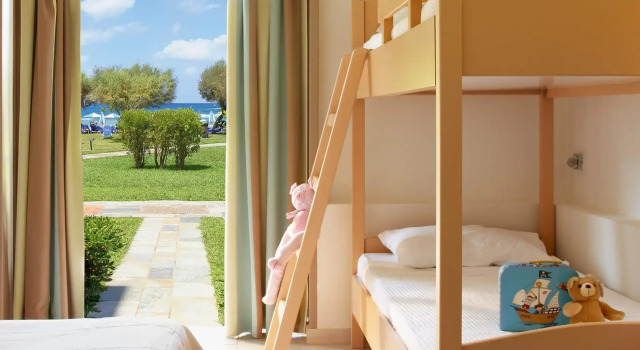 Номер Семейный с видом на море Grecotel Meli Palace