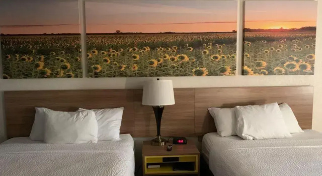 Standard Vierer Zimmer Days Inn by Wyndham Topeka