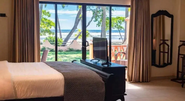 Бунгало Deluxe Marenaz Oceanfront Resort
