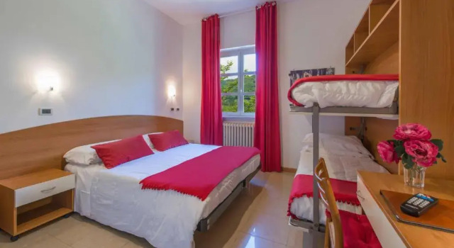 Четырёхместный номер Standard Hotel Ca De Berna