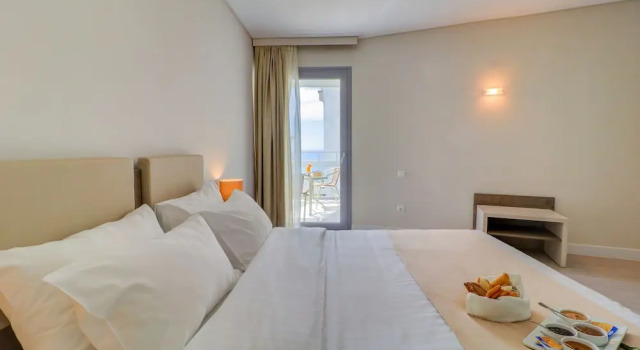 Номер Superior с балконом и с частичным видом на море Palace Hotel Athens Riviera