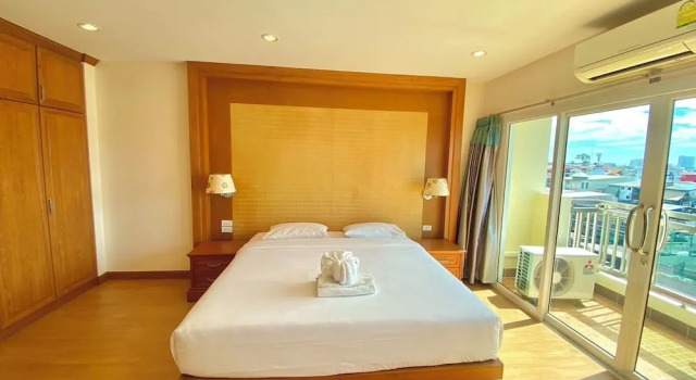 Люкс с видом на город D Hotel Pattaya