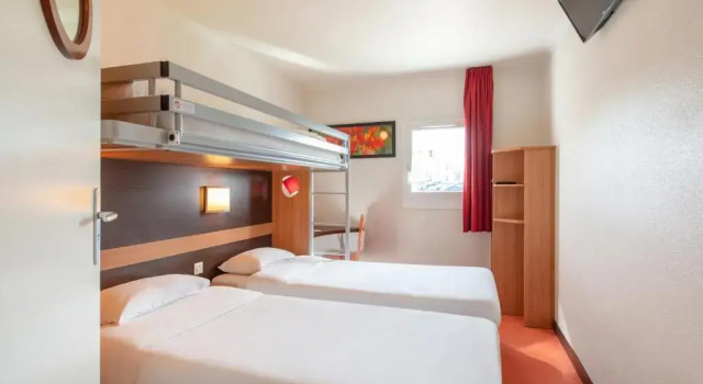 Трёхместный номер Standard B&B HOTEL Cholet Nord