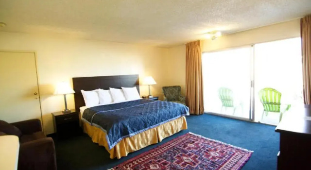 Номер Deluxe Royal Plaza Inn